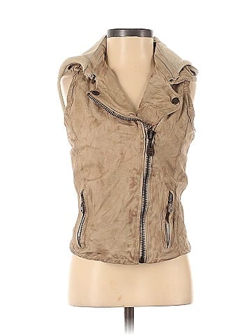 Doma Vest (view 1)