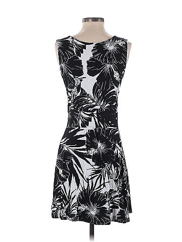 Liz Lange Casual Dress (view 2)