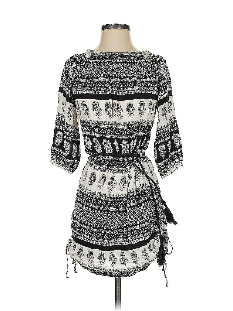 Click to view more detailed imagery on our partner's website Pre-owned Faithfull The Brand 3/4 Sleeve Blouse In Gray