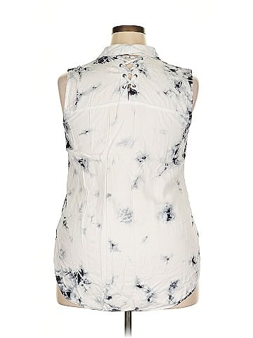 Rock & Republic Sleeveless Button-Down Shirt (view 2)
