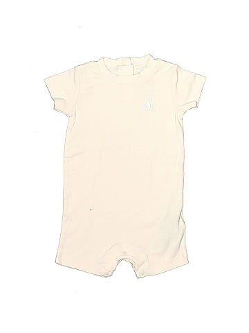 Air Jordan Short Sleeve Outfit (view 1)