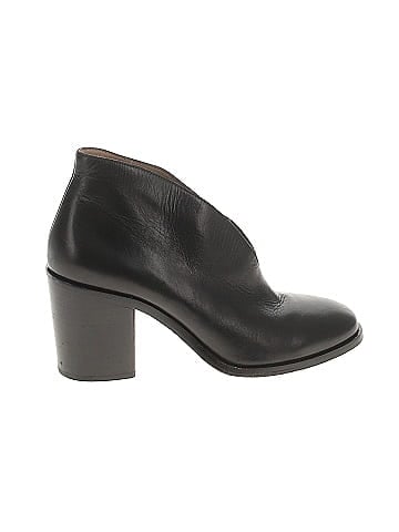 Pour La Victoire Ankle Boots (view 1)