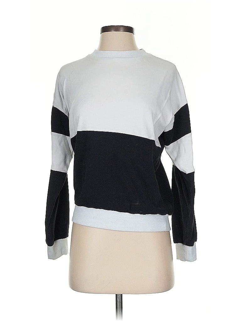 Click to view more detailed imagery on our partner's website Pre-owned Emma & Sam Pullover Sweater In Gray