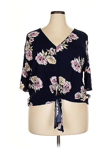 LUQ 3/4 Sleeve Blouse (view 1)