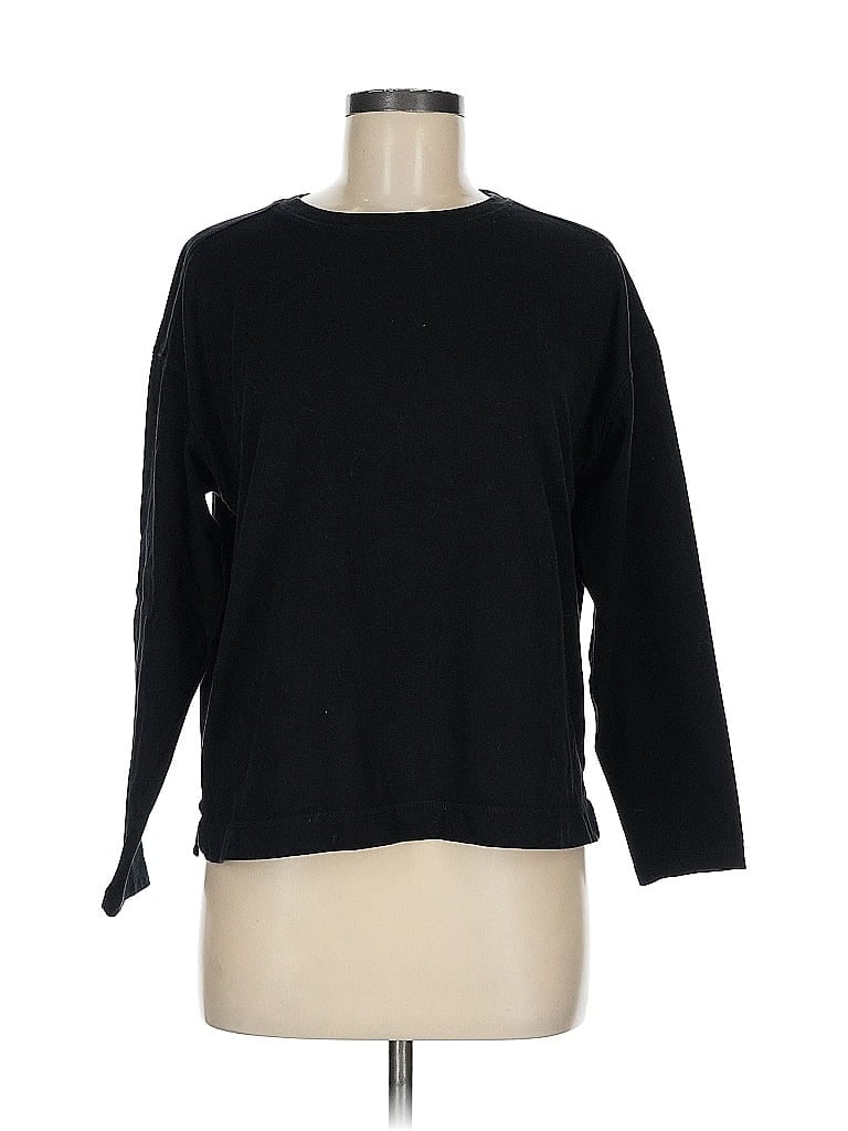 Click to view more detailed imagery on our partner's website Pre-owned Old Navy 3/4 Sleeve T-shirt