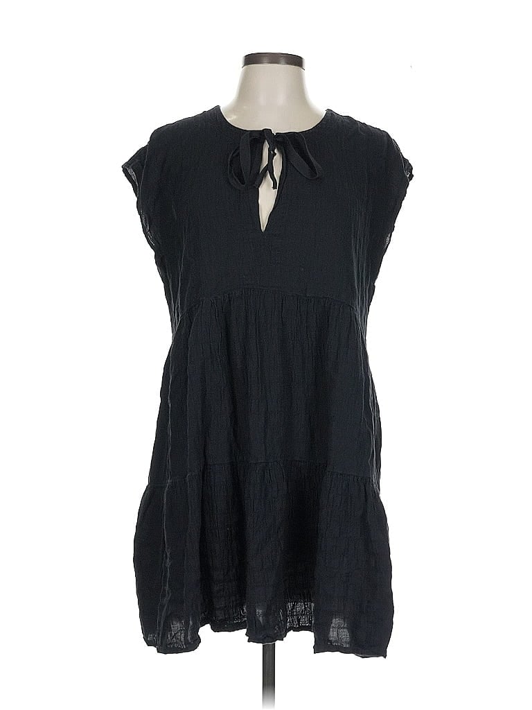 Click to view more detailed imagery on our partner's website Pre-owned Robin Piccone Casual Dress
