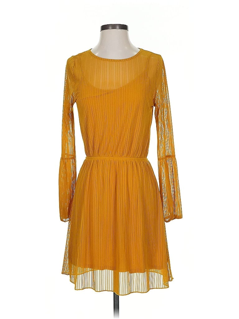 Click to view more detailed imagery on our partner's website Pre-owned Leith Casual Dress