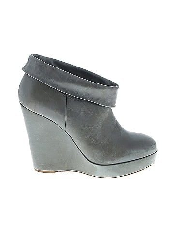 Pour La Victoire Ankle Boots (view 1)