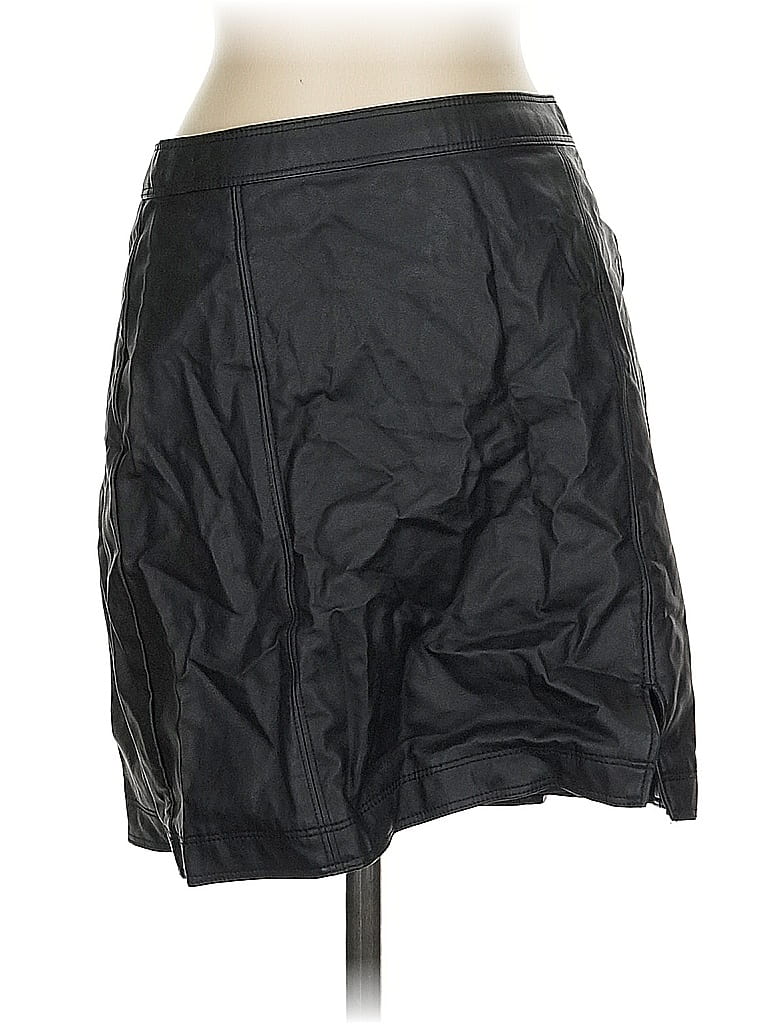 Click to view more detailed imagery on our partner's website Pre-owned Abercrombie & Fitch Faux Leather Skirt