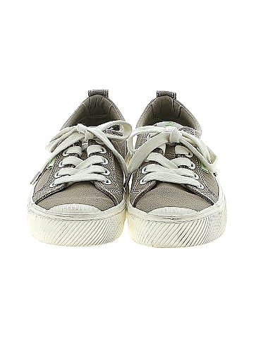 Cariuma Sneakers (view 2)