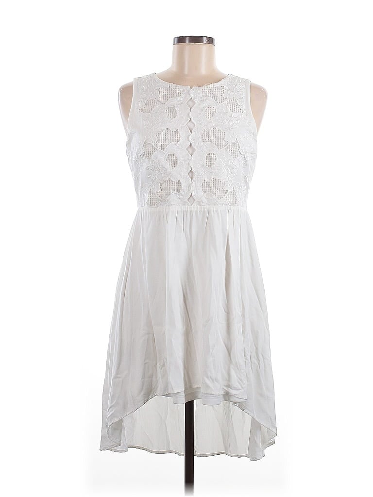 Pre-owned Francesca's Casual Dress In White