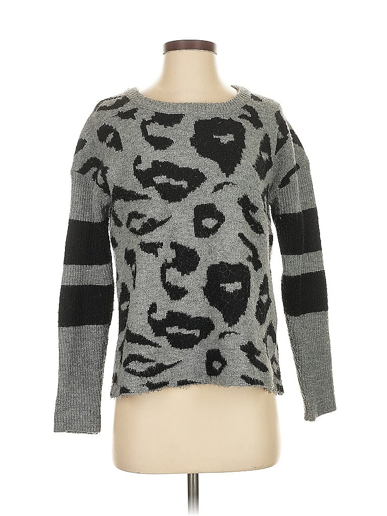 Click to view more detailed imagery on our partner's website Pre-owned John & Jenn Pullover Sweater In Gray