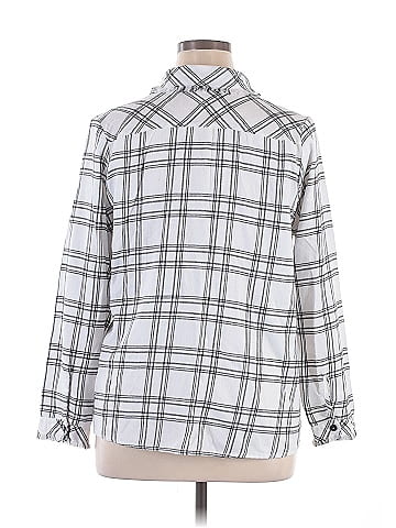 Signature Studio Long Sleeve Button-Down Shirt (view 2)
