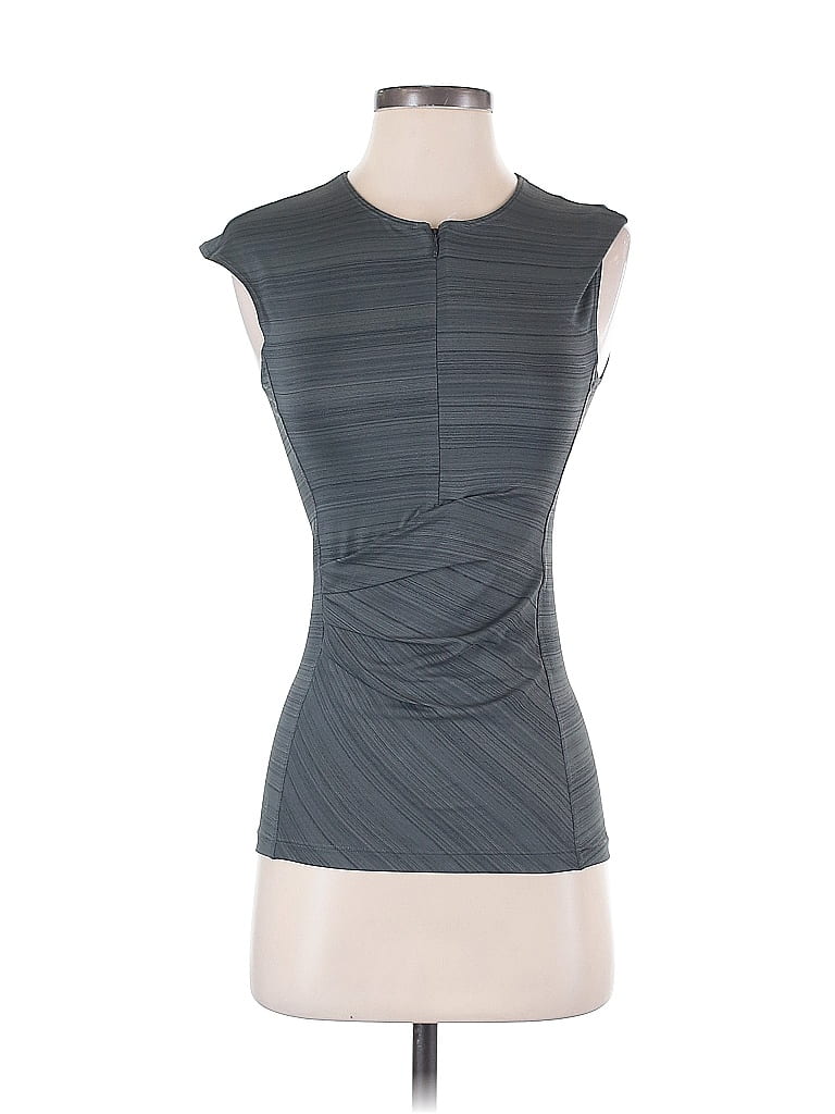 Pre-owned Athleta Sleeveless T-shirt In Green