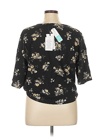 LUQ Short Sleeve Blouse (view 2)