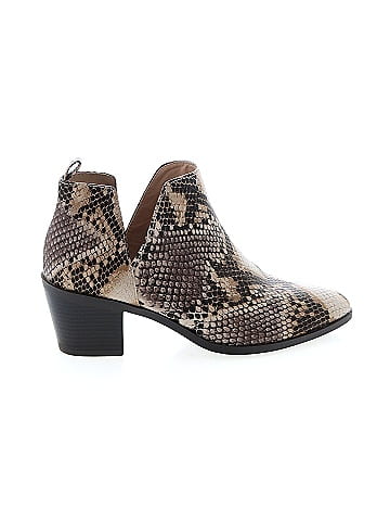 Journee Collection Ankle Boots (view 1)