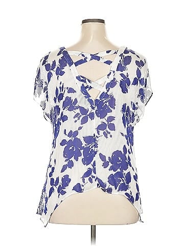 Bold Elements Sleeveless Blouse (view 2)