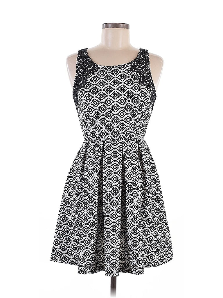 Pre-owned Xhilaration Casual Dress In Black