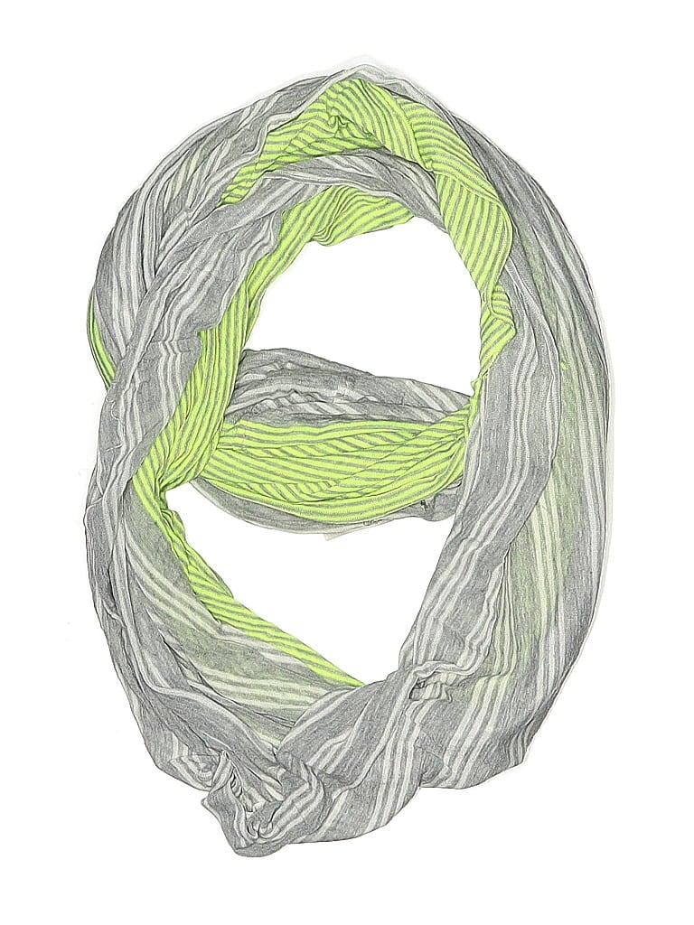 Click to view more detailed imagery on our partner's website Pre-owned Gap Scarf In Gray