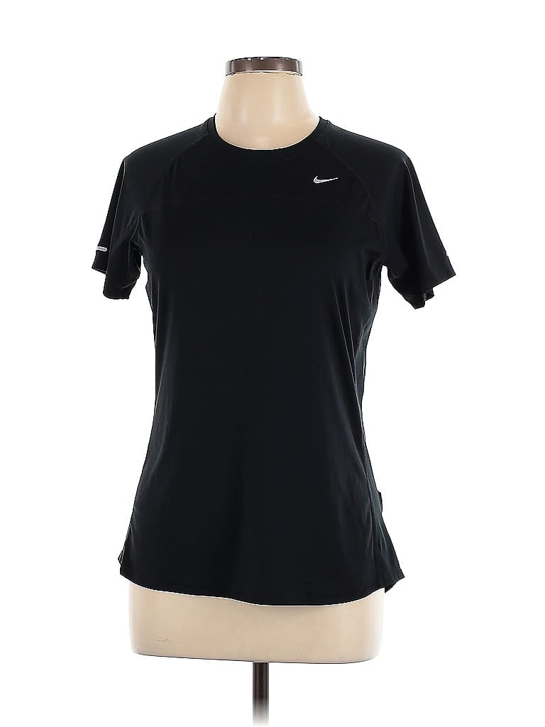 Click to view more detailed imagery on our partner's website Pre-owned Nike Active T-shirt In Black