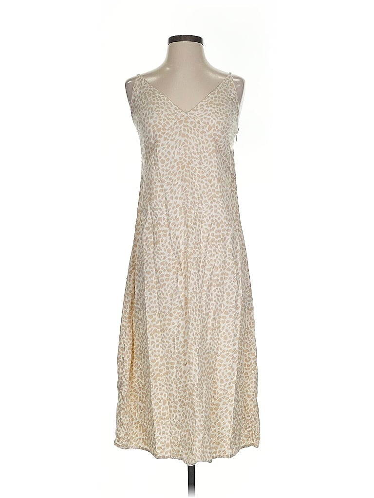 Click to view more detailed imagery on our partner's website Pre-owned Gap Casual Dress In White