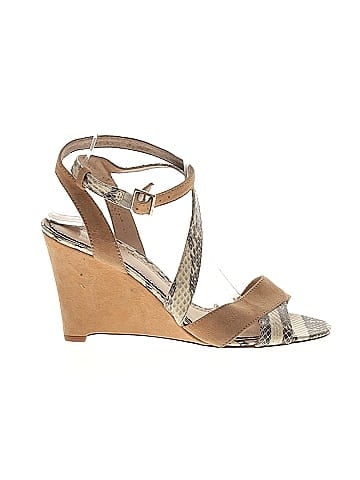 Pour La Victoire Wedges (view 1)