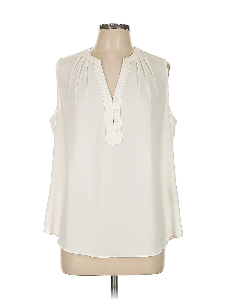 Pre-owned Chico's Sleeveless Blouse In White