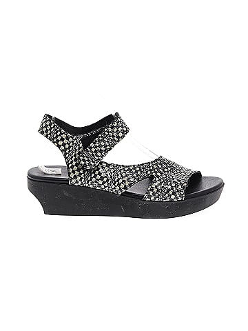 Arche Wedges (view 1)