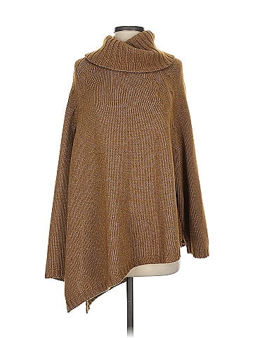 Escada Poncho (view 1)