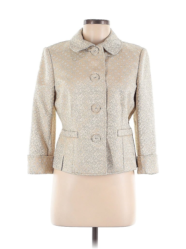 Click to view more detailed imagery on our partner's website Pre-owned Liz Claiborne Coat In White