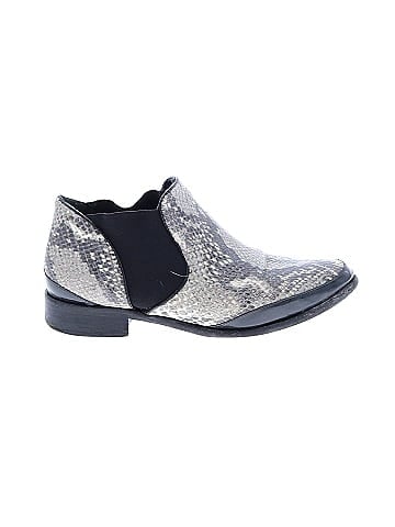 Pour La Victoire Ankle Boots (view 1)