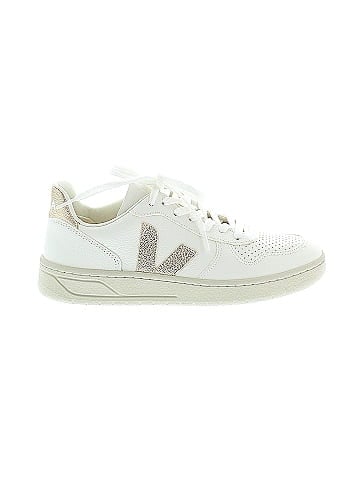VEJA Sneakers (view 1)