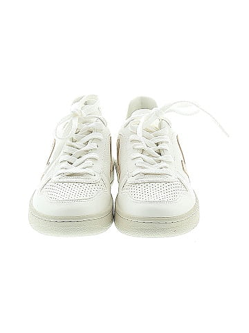 VEJA Sneakers (view 2)