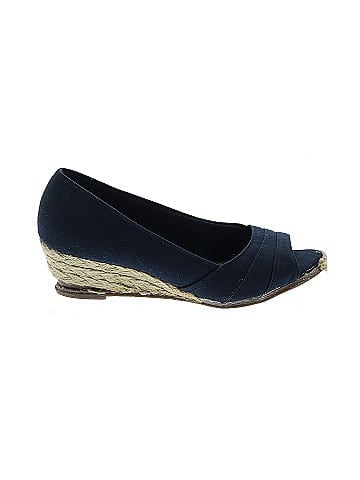 Kelly & Katie Wedges (view 1)