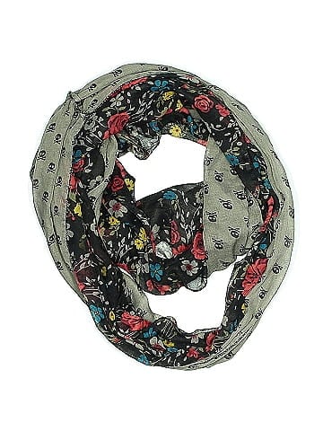 Claire's Scarf (view 1)