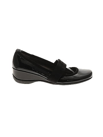 Kenneth Cole REACTION Flats (view 1)