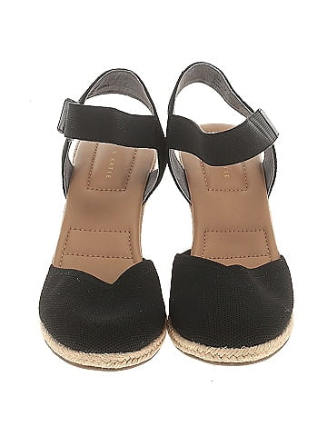 Kelly & Katie Wedges (view 2)