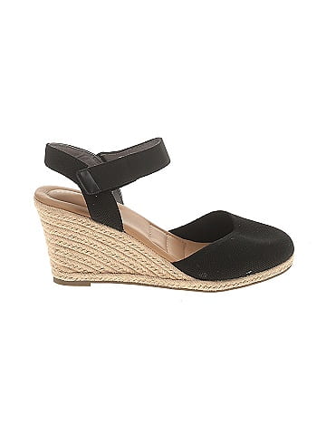 Kelly & Katie Wedges (view 1)