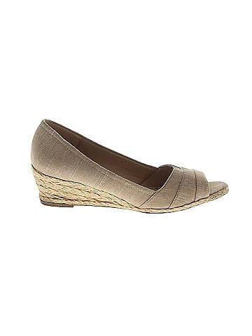 Coach and Four Wedges (view 1)