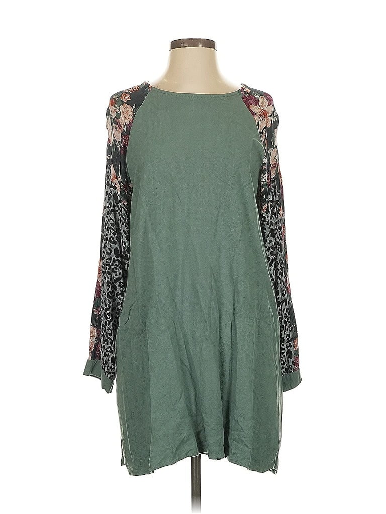 Click to view more detailed imagery on our partner's website Pre-owned Umgee Casual Dress In Green