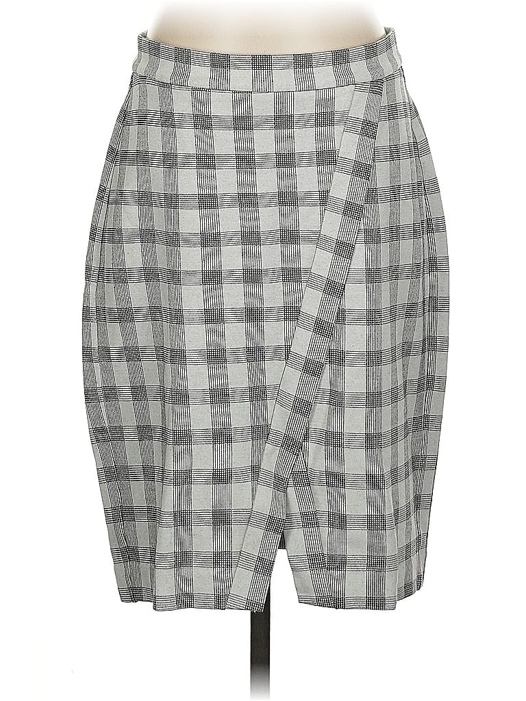 Click to view more detailed imagery on our partner's website Pre-owned Cabi Casual Skirt In Gray