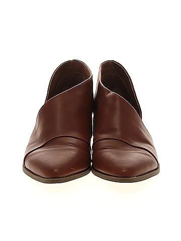Universal Thread Flats (view 2)