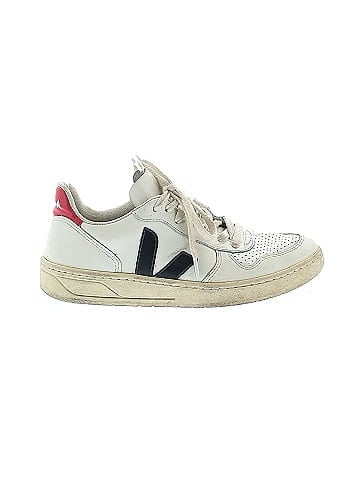 VEJA Sneakers (view 1)