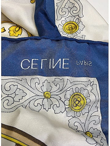 Céline Scarf (view 2)