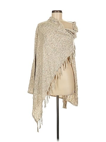 Lovestitch Poncho (view 1)