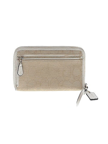 Coach Wristlet (view 2)