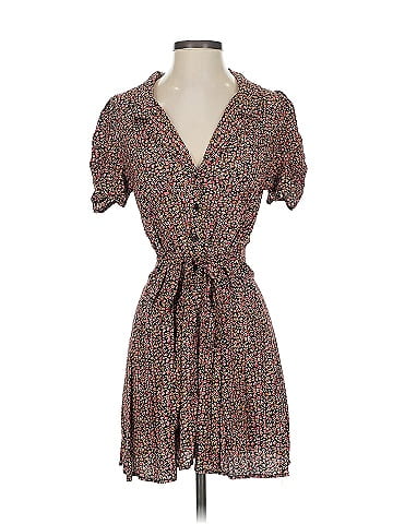Urban Outfitters Casual Dress (view 1)