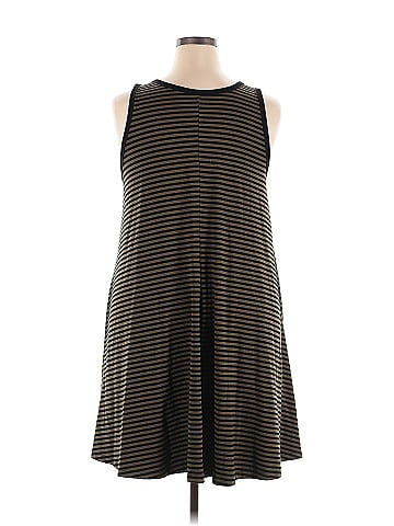 Old Navy Casual Dress (view 2)