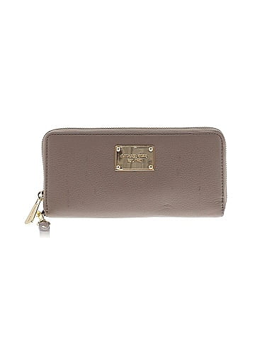 Michael Kors Wallet (view 1)