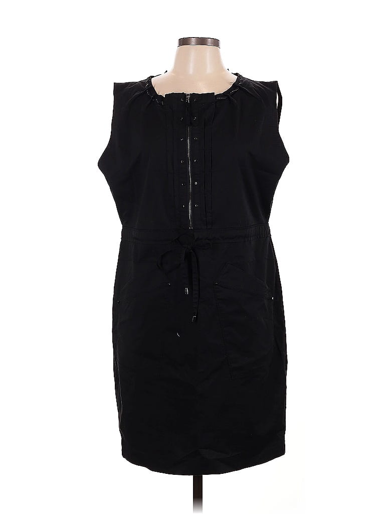 Click to view more detailed imagery on our partner's website Pre-owned Elie Tahari Casual Dress In Black